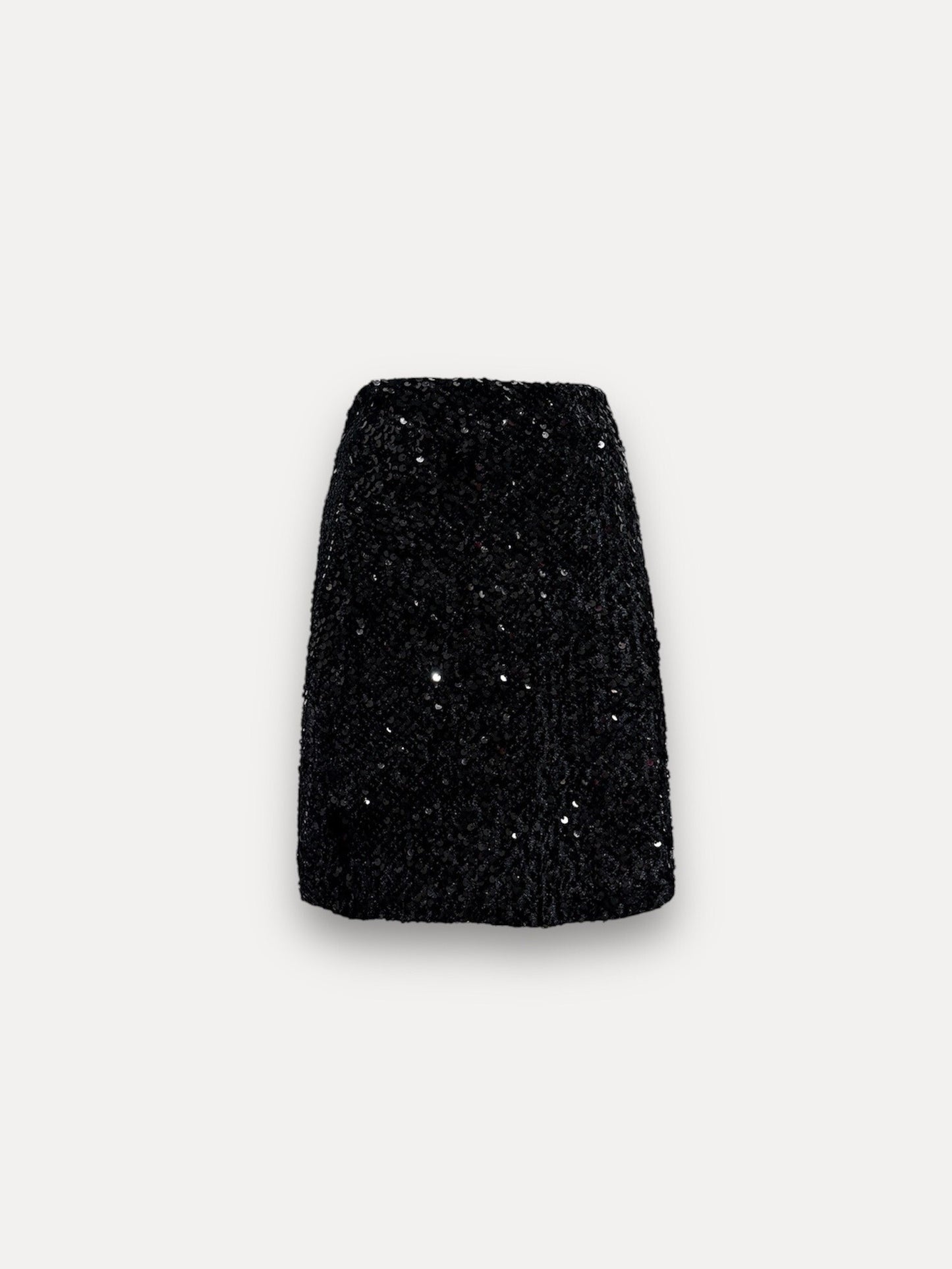 Short straight skirt with slit in sequined velvet