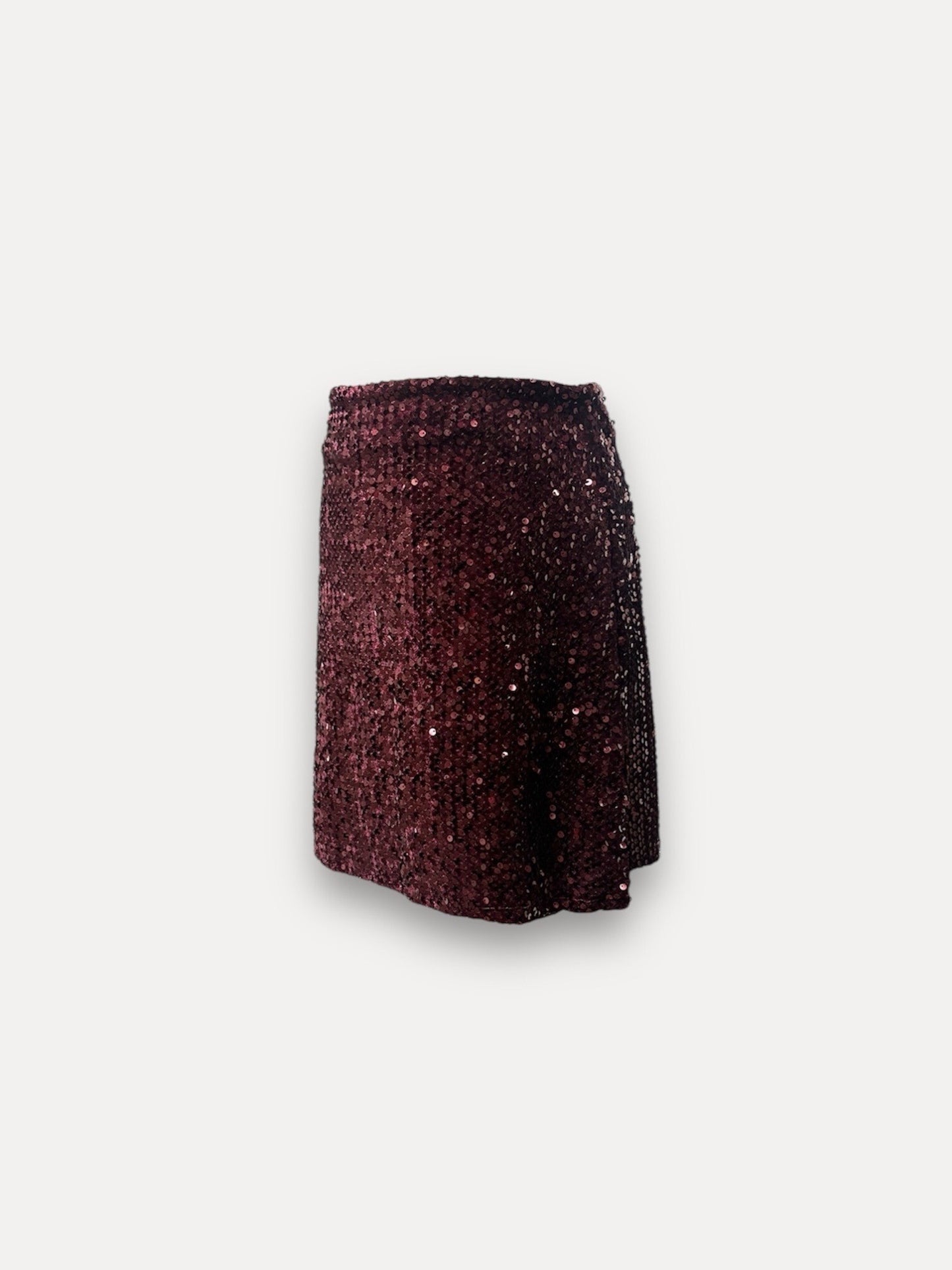 Short straight skirt with slit in sequined velvet