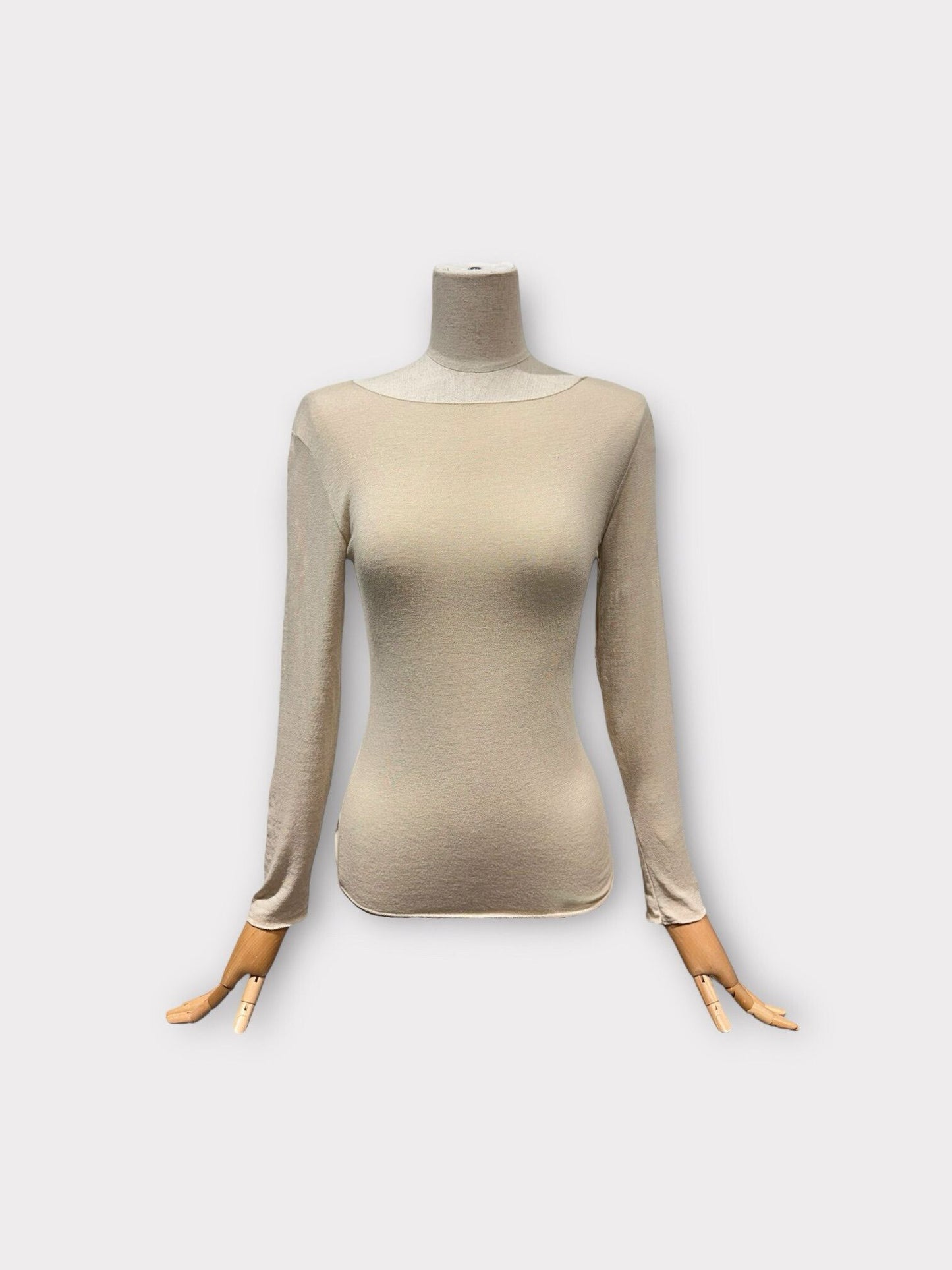 Small top in fine and light cashmere