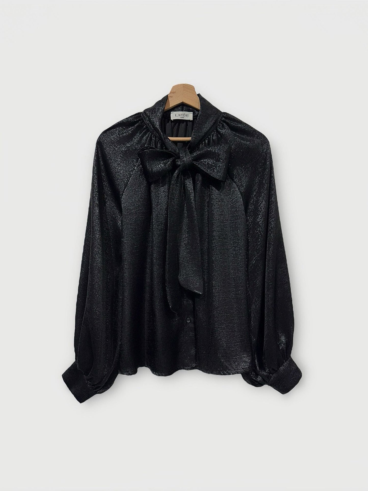 Chemise blouse en soie style irisée à col lavallière fluide et noeud