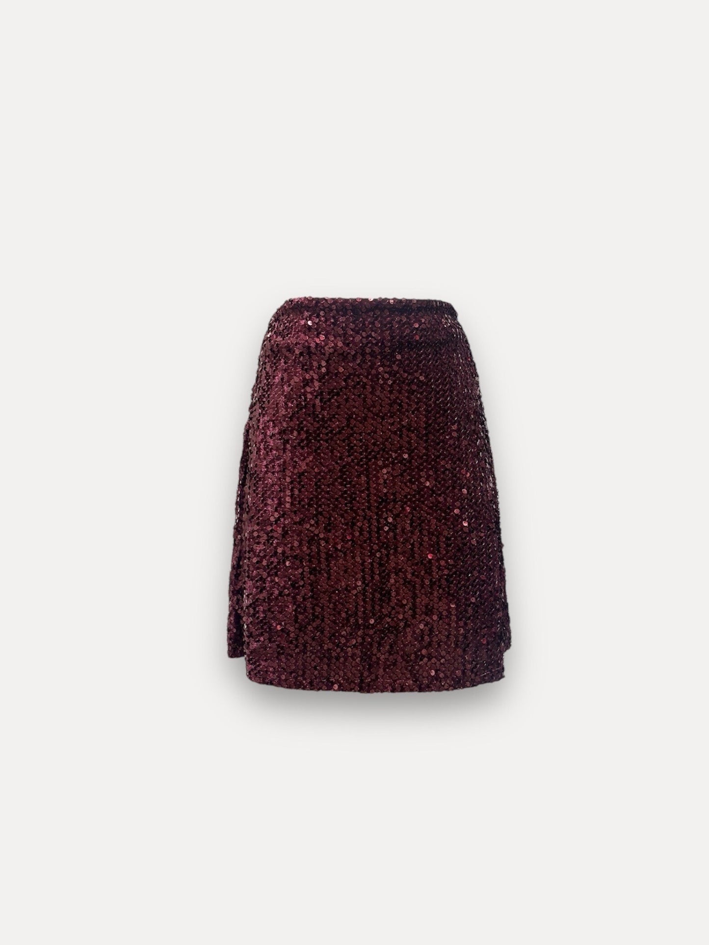 Short straight skirt with slit in sequined velvet