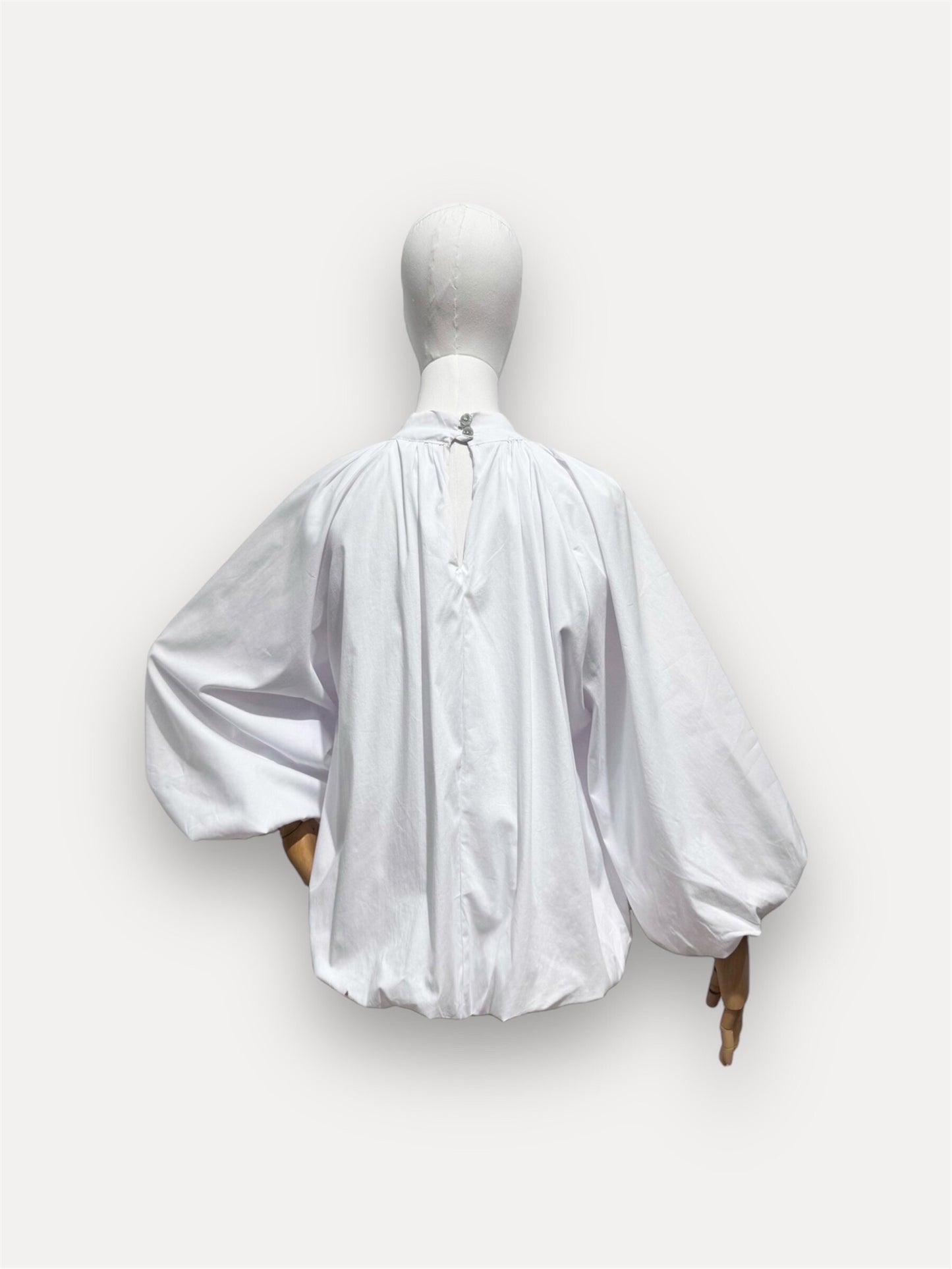 Blouse boule à manches longues et bouffantes