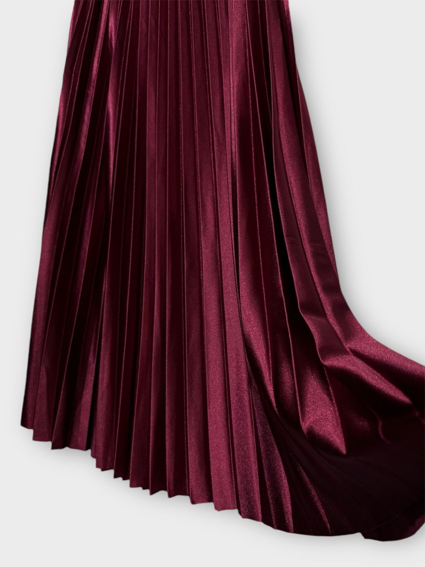 Long pleated skirt